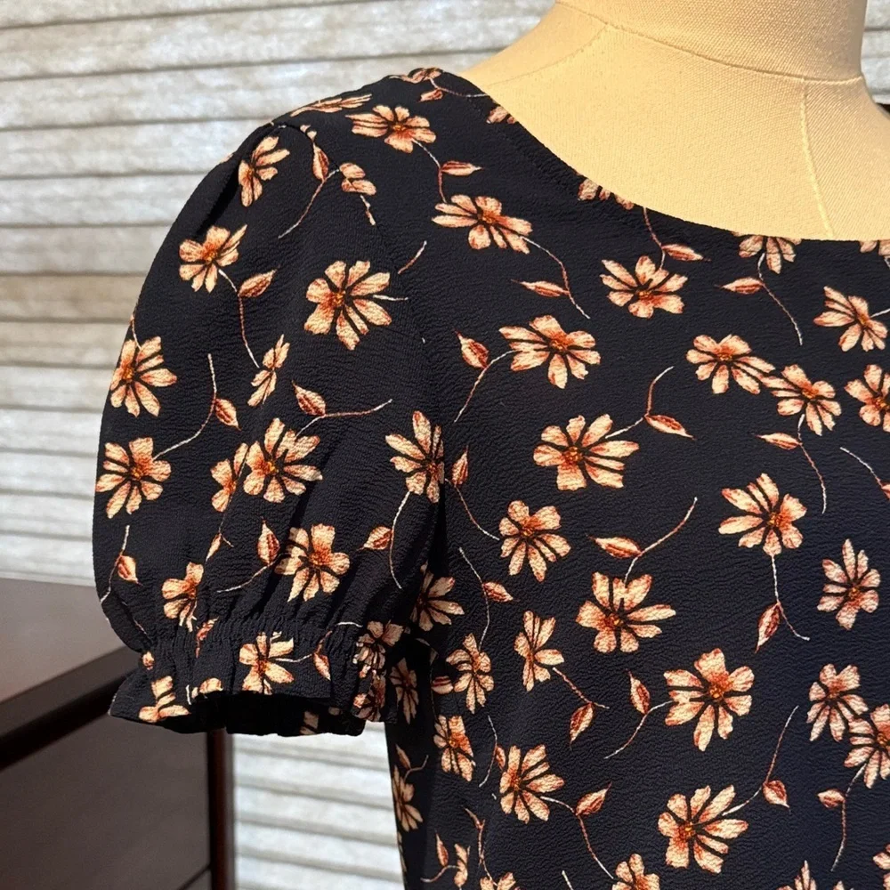 Woman's Hippie Rose Navy Floral Peplum Style Blouse. Size Small - Picture 3 of 7